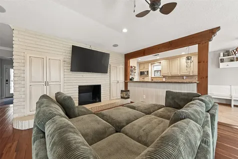 805 Camelot Lane Friendswood TX 77546