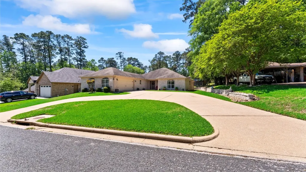 621 Hillcrest Drive Huntsville TX 77340
