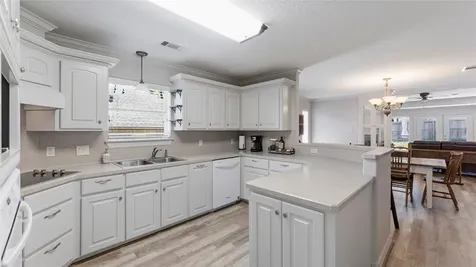621 Hillcrest Drive Huntsville TX 77340