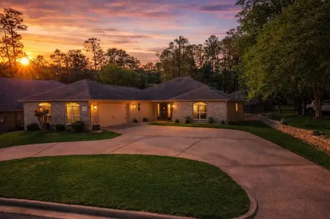 621 Hillcrest Drive Huntsville TX 77340