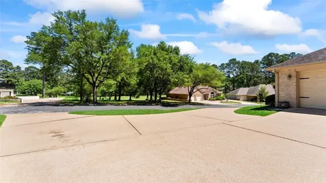 621 Hillcrest Drive Huntsville TX 77340