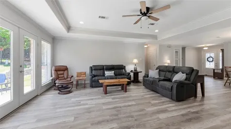 621 Hillcrest Drive Huntsville TX 77340