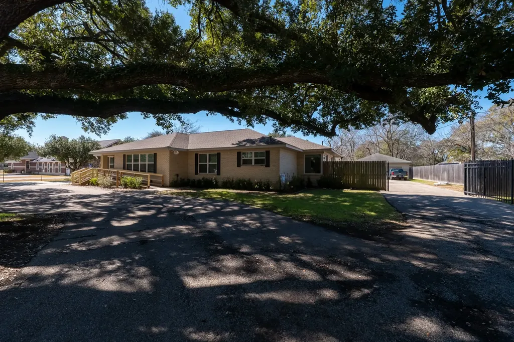 1921 East Avenue Katy TX 77493