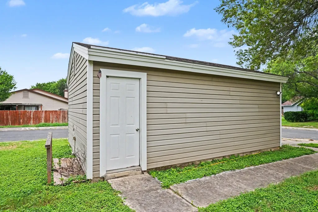8404 Forest Ridge Drive San Antonio TX 78239