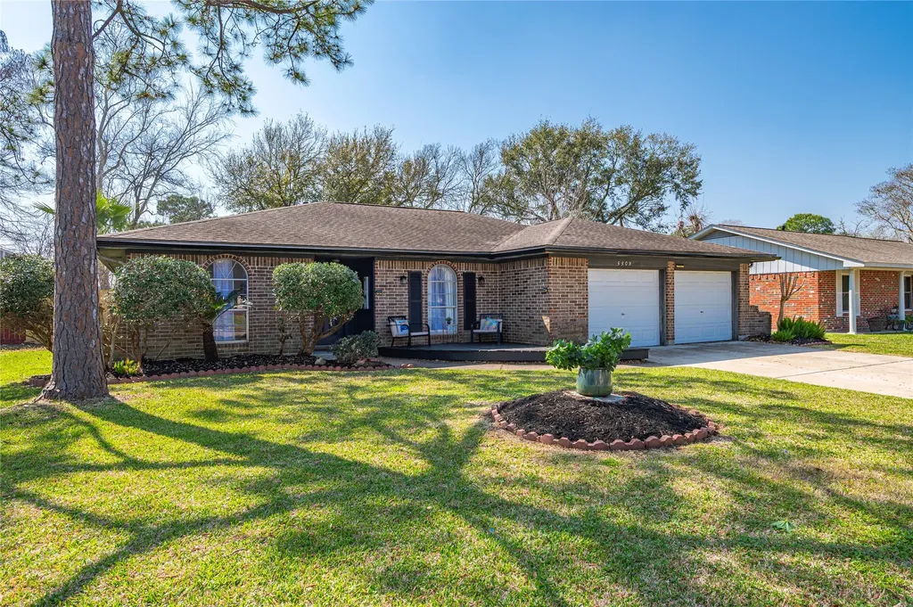 5509 Thornwood Circle Dickinson TX 77539