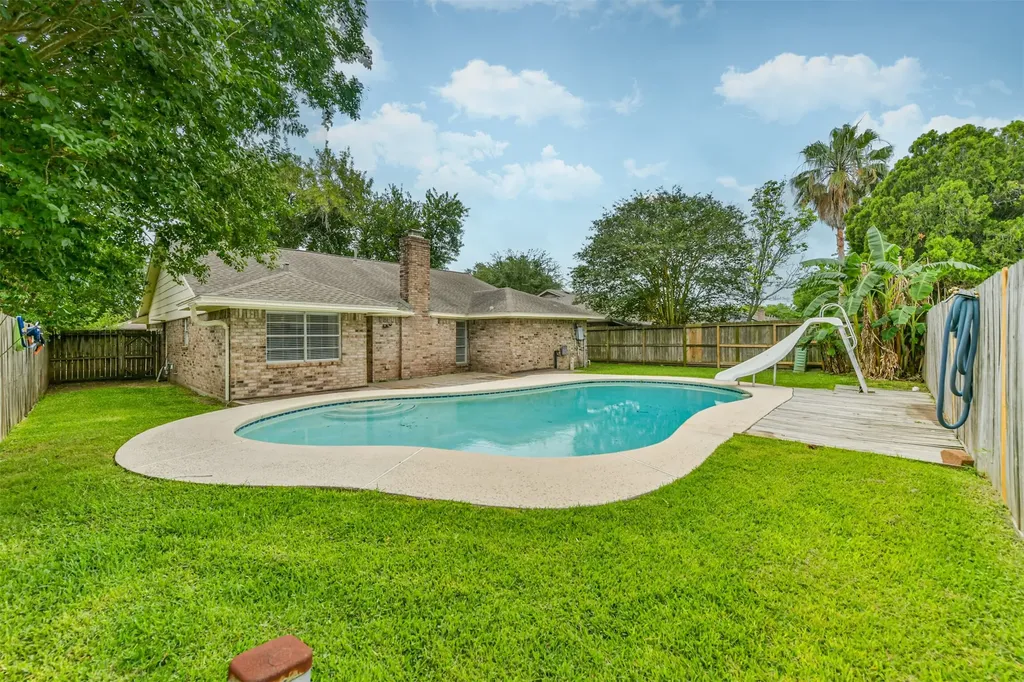 2230 E Clare Street Deer Park TX 77536