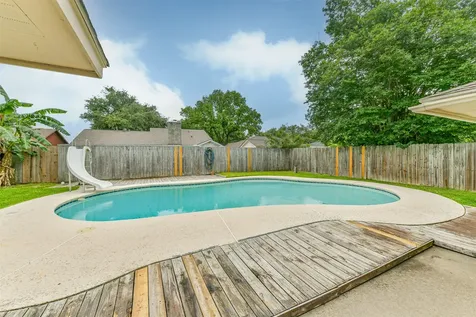 2230 E Clare Street Deer Park TX 77536