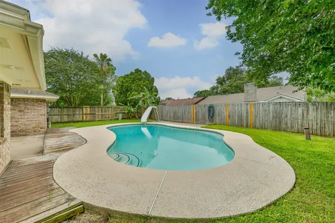 2230 E Clare Street Deer Park TX 77536