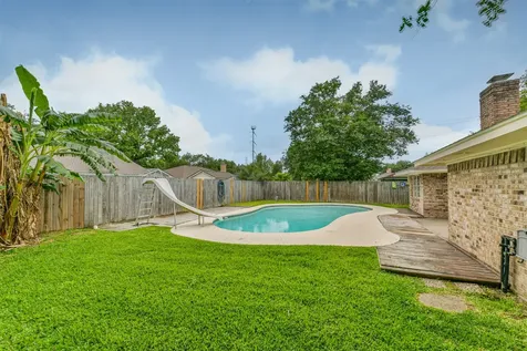 2230 E Clare Street Deer Park TX 77536