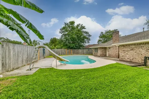 2230 E Clare Street Deer Park TX 77536