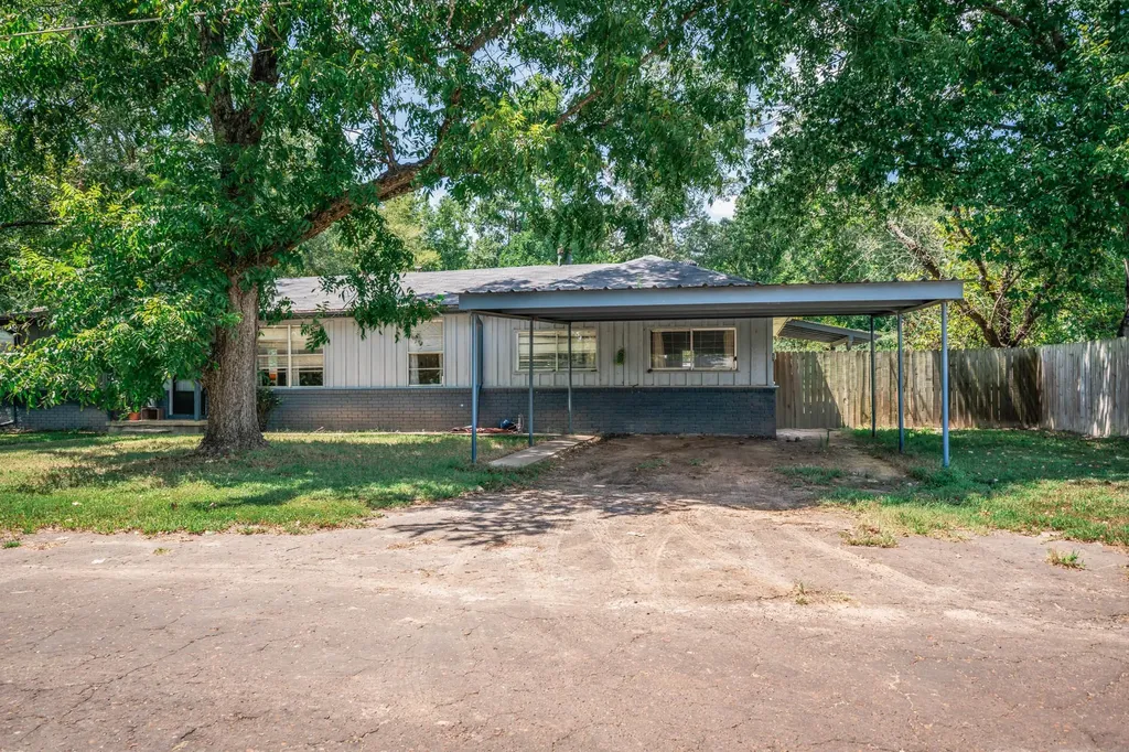 1511 Teachers Ridge Diana TX 75640