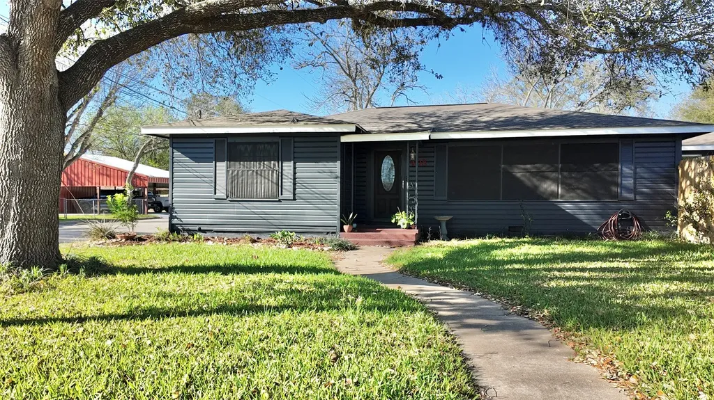 408 Walnut Street Yoakum TX 77995