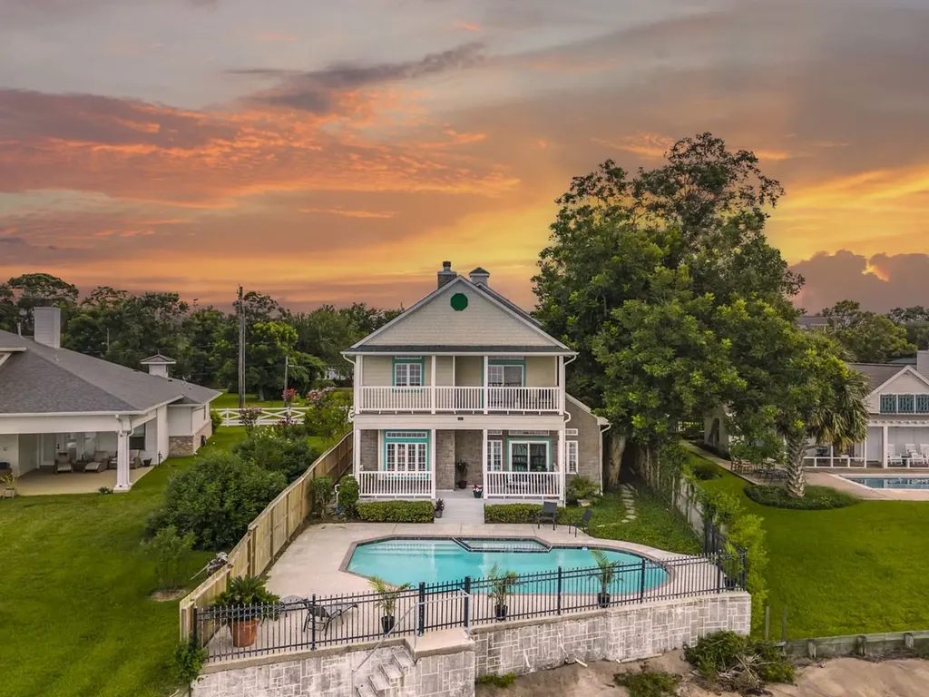 3039 Bayshore Drive Bacliff TX 77518