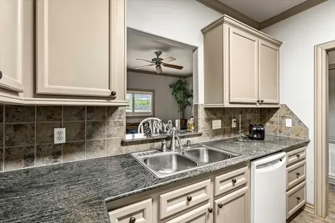 3039 Bayshore Drive Bacliff TX 77518