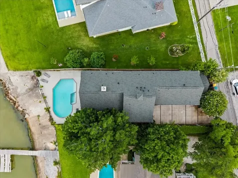 3039 Bayshore Drive Bacliff TX 77518