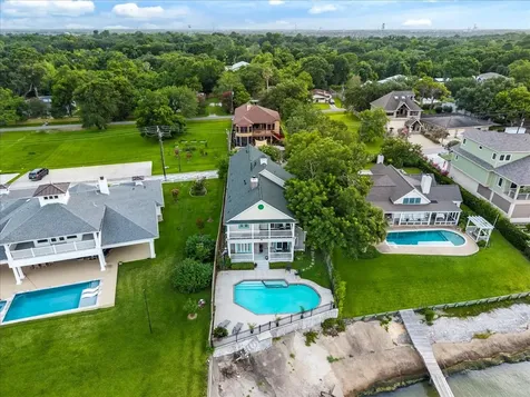 3039 Bayshore Drive Bacliff TX 77518
