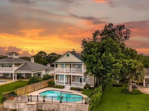 3039 Bayshore Drive Bacliff TX 77518