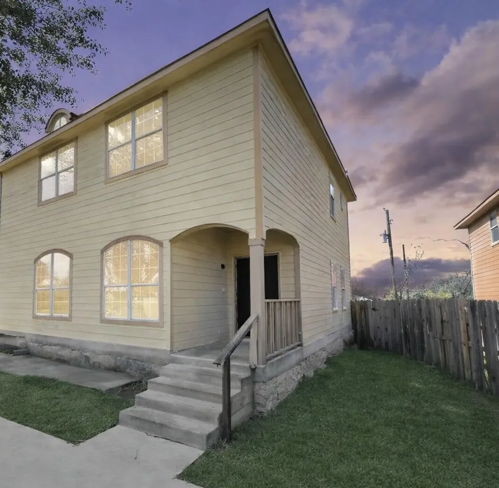 10217 Teneha Drive B Houston TX 77033