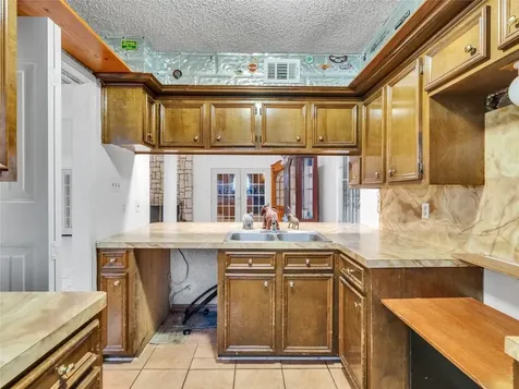 6715 Sandy Oaks Drive Houston TX 77050