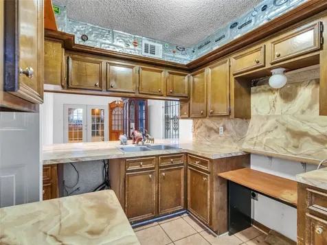 6715 Sandy Oaks Drive Houston TX 77050