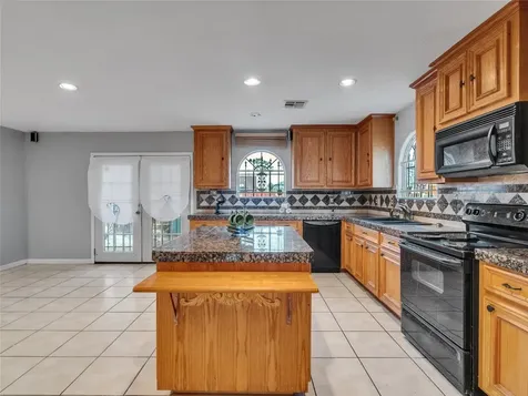 6715 Sandy Oaks Drive Houston TX 77050