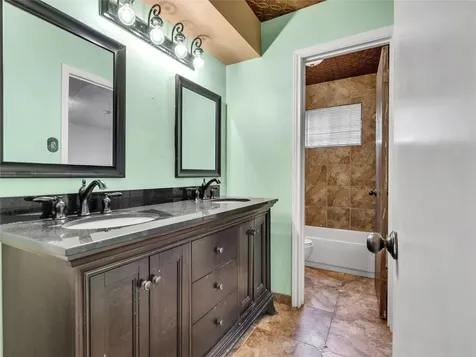 6715 Sandy Oaks Drive Houston TX 77050
