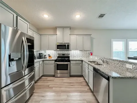 727 Road 5105 Cleveland TX 77327