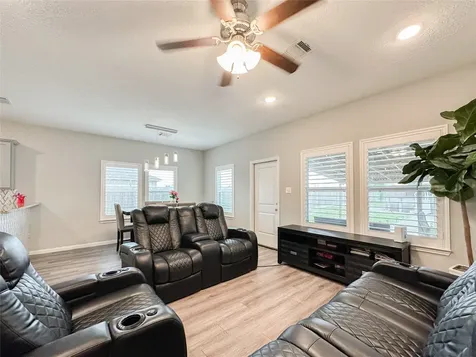 727 Road 5105 Cleveland TX 77327