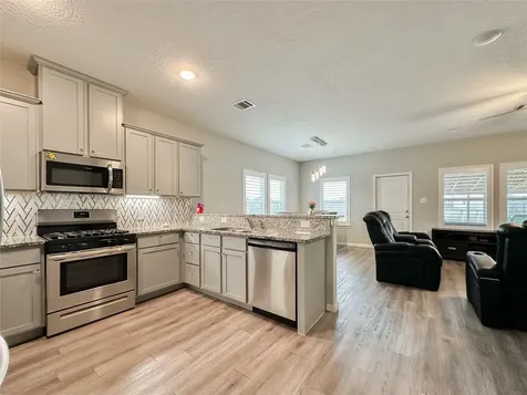 727 Road 5105 Cleveland TX 77327