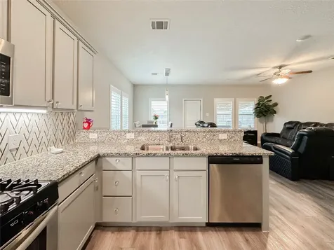 727 Road 5105 Cleveland TX 77327