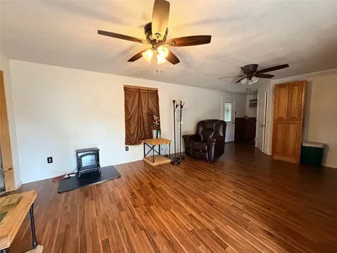 385 County Road 4547 Spurger TX 77660