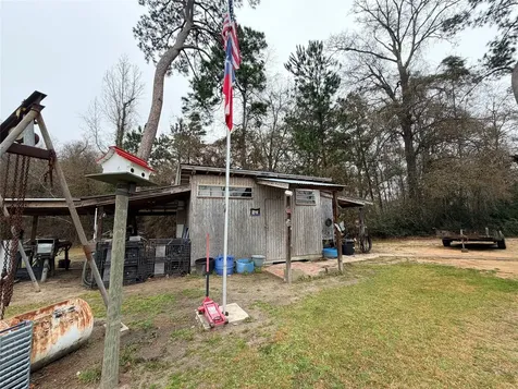 385 County Road 4547 Spurger TX 77660