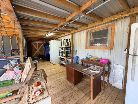 385 County Road 4547 Spurger TX 77660