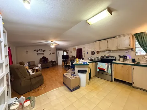 385 County Road 4547 Spurger TX 77660
