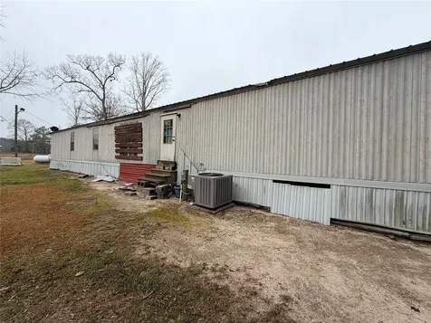 385 County Road 4547 Spurger TX 77660