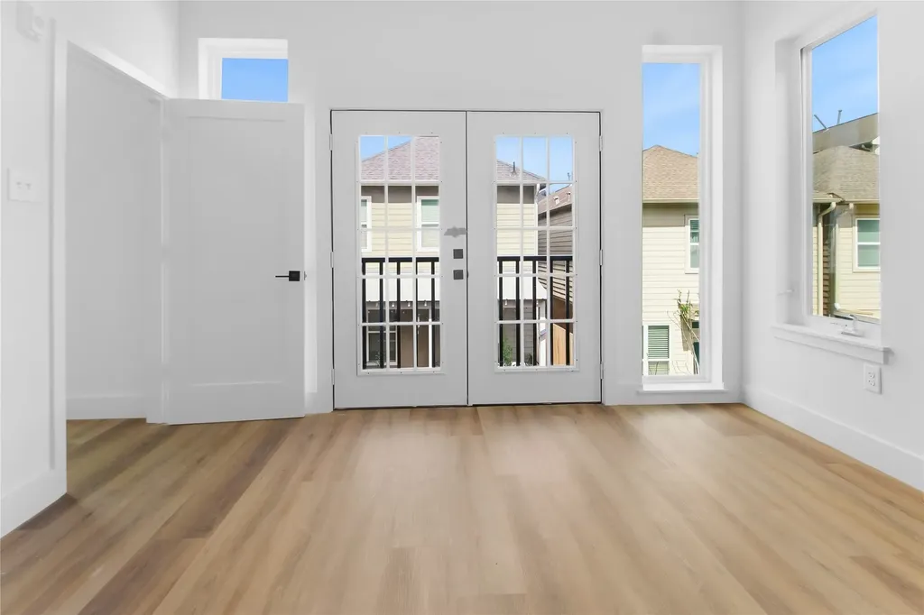5614 Larkin H Houston TX 77007
