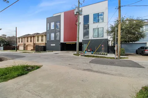 5614 Larkin H Houston TX 77007