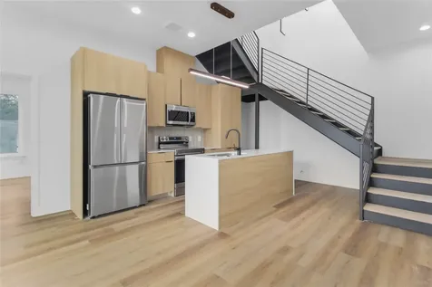 5614 Larkin H Houston TX 77007
