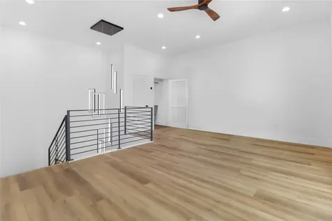 5614 Larkin H Houston TX 77007