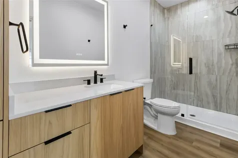 5614 Larkin H Houston TX 77007