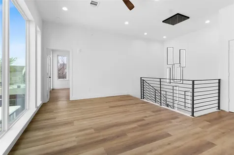5614 Larkin H Houston TX 77007