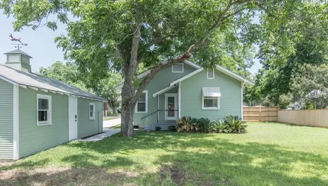 410 N Avenue D Shiner TX 77984