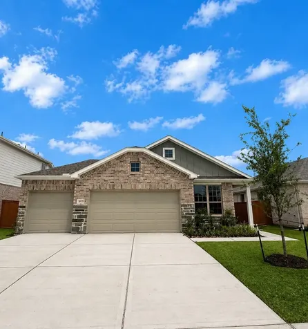 1013 S Oakhurst Drive Dayton TX 77535