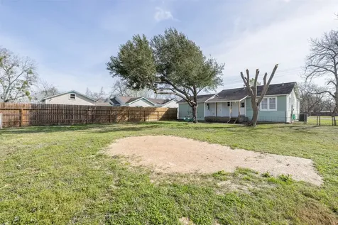 403 N College Street Weimar TX 78962
