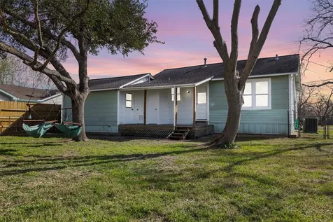 403 N College Street Weimar TX 78962