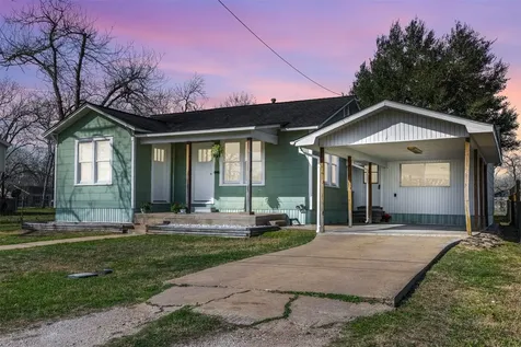 403 N College Street Weimar TX 78962