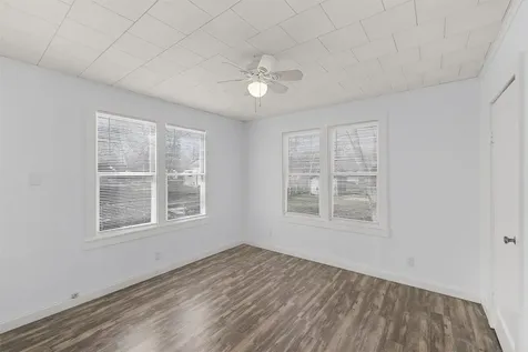 403 N College Street Weimar TX 78962