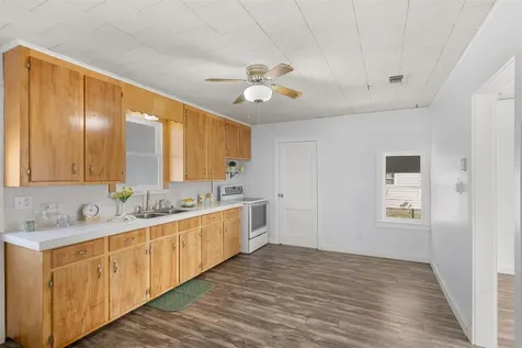 403 N College Street Weimar TX 78962