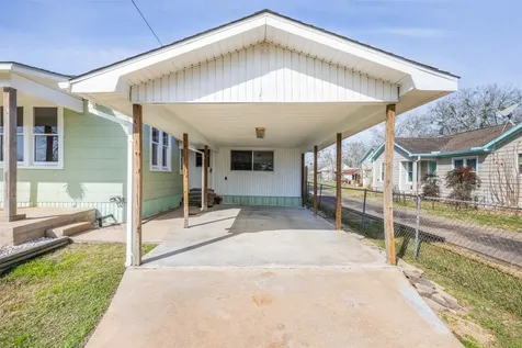 403 N College Street Weimar TX 78962