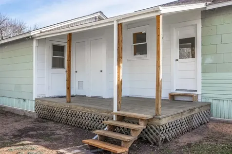 403 N College Street Weimar TX 78962